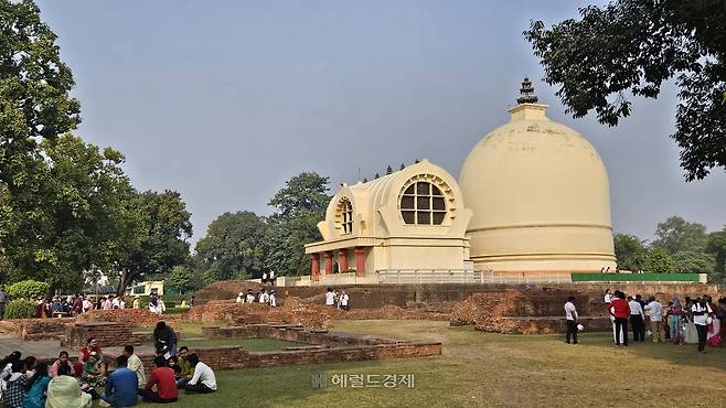인도 쿠시나가르 부처 열반당