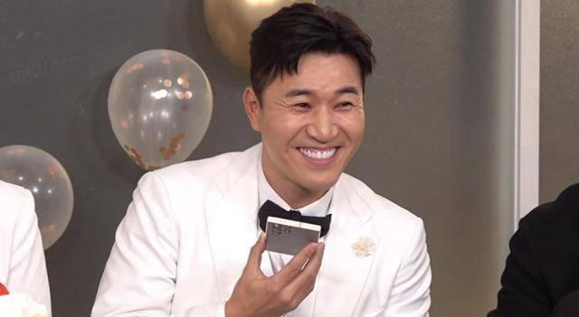 가수 겸 방송인 김종민과 코미디언 김준호가 동반 결혼 축하 파티를 열었다. SBS 제공