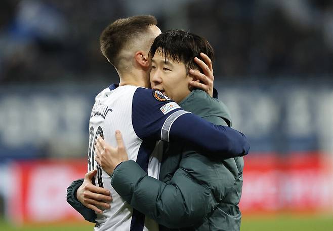 ▲ 손흥민은 24일 오전 2시 45분(한국시간) 2024-25 유럽축구연맹(UEFA) 유로파리그(UEL) 리그 페이즈 7차전 원정 경기에서 멀티골을 터뜨리며 팀의 3-2 승리를 이끌었다. 이번 골로 유럽 무대에서 변함없는 해결사로서의 면모를 과시했고, 이 승리로 토트넘은 조 4위로 올라서며 16강 직행 가능성을 크게 높였다. ⓒ연합뉴스/로이터