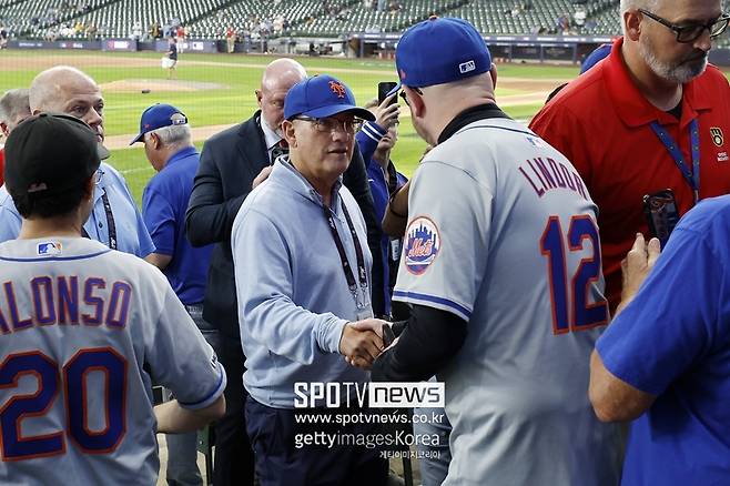 ▲ 코헨 구단주도 두 손 들었다.