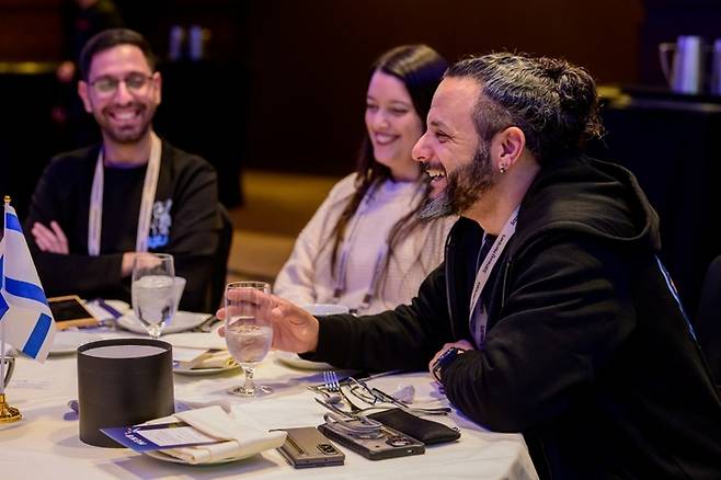 멤버스 네트워킹에서 커뮤니티 활약상을 발표하는 멤버스 모습