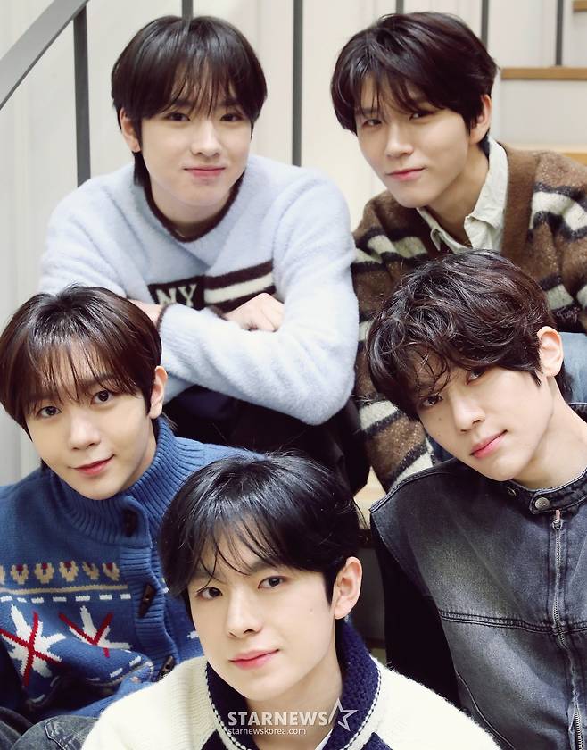 엔시티 위시(NCT WISH)가 서울 성동구 SM엔터테인먼트 사옥에서 진행된 '제 9회 아시아 아티스트 어워즈'(The 9th Asia Artist Awards, 이하 'AAA 2024')' 수상 인터뷰에 앞서 포즈를 취하고 있다. /사진=김창현 chmt@