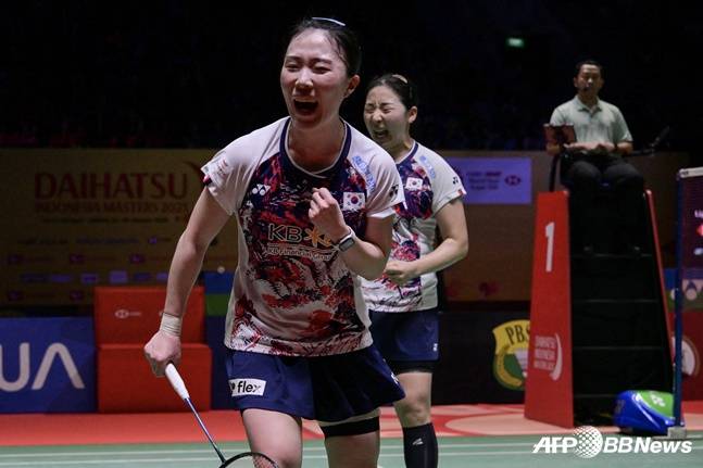 김혜정(왼쪽)과 공희용이 득점하고 있다. /AFPBBNews=뉴스1