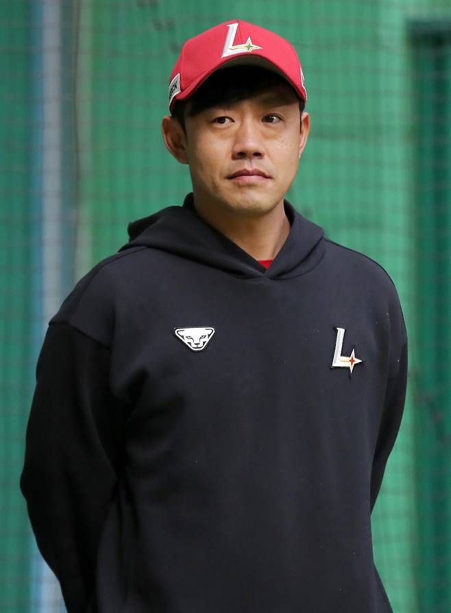 지난 시즌을 끝으로 선수 생활을 마친 이명기 SSG 랜더스 퓨처스팀 타격코치가 선수들을 지도하고 있다. SSG 랜더스