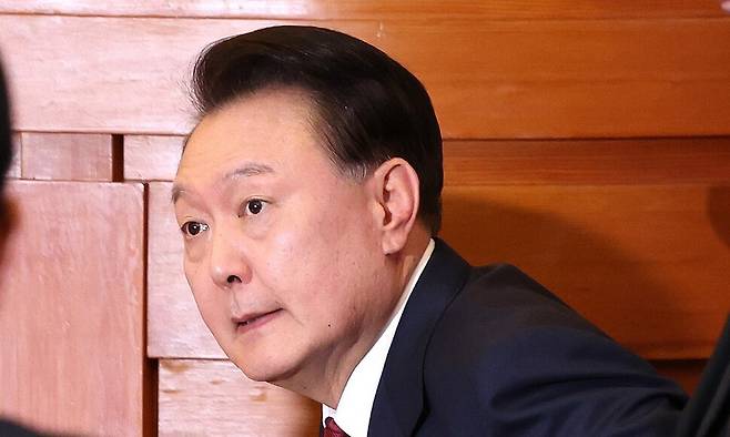 윤석열 대통령이 23일 서울 종로구 헌법재판소에서 열린 탄핵심판 4차 변론에 출석해 있다. 사진공동취재단