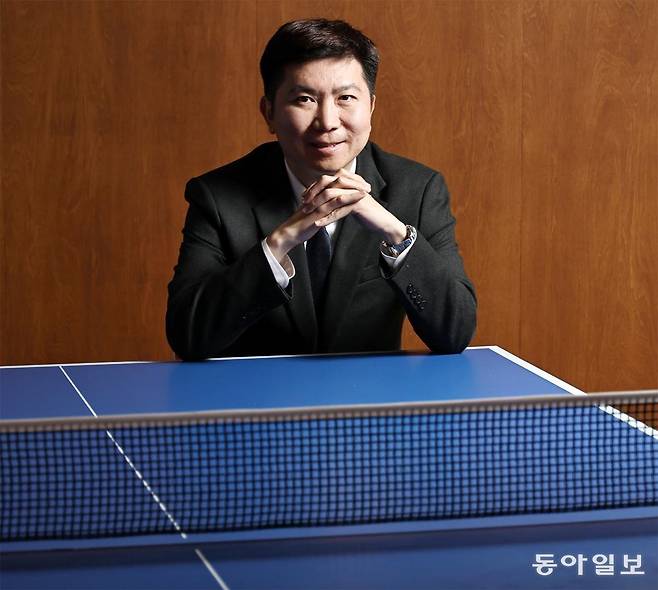 올림픽 탁구 금메달리스트 출신인 유승민 대한체육회장 당선인은 “엘리트 선수든 일반인이든 누구나 스포츠를 통해 행복과 즐거움을 느끼게 만들고 싶다”고 말했다. 유 당선인은 다음 달 문화체육관광부의 승인을 받으면 체육회장으로서 임기를 시작하게 된다. 양회성 기자 yohan@donga.com