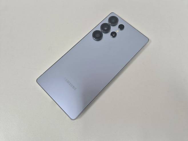 갤럭시 S25 울트라 써보니 성능·배터리 미쳤다..