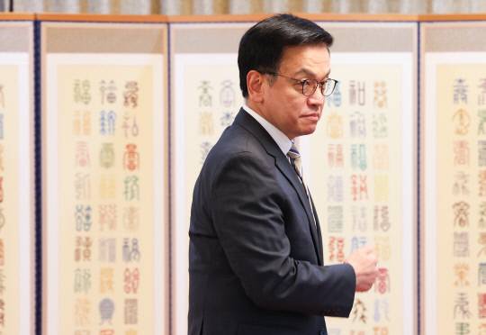 최상목 대통령 권한대행 부총리 겸 기획재정부 장관이 31일 정부서울청사에서 열린 재외공관장 신임장 수여식에 참석하고 있다. 연합뉴스