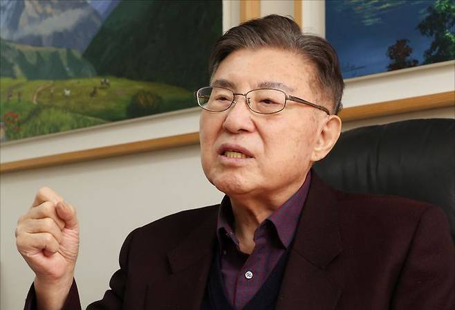 김덕룡 김영삼민주센터 이사장이 1월 30일 오후 서울 서초구에 위치한 자신의 사무실인 덕린재에서 데일리안과 인터뷰를 하고 있다. ⓒ데일리안 홍금표 기자