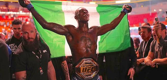 2023년 4월 페레이라 vs 아데산야 2 메인 이벤트 미들급 타이틀전에서 챔피언 벨트 탈환 당시