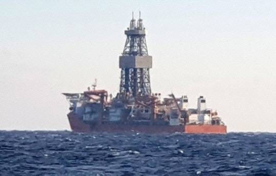포항 앞바다에 석유·가스가 묻혀 있는지 확인할 시추선 '웨스트 카펠라'. 연합뉴스