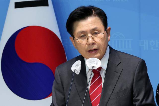 황교안 전 국무총리가 지난해 12월 19일 오후 서울 여의도 국회 소통관에서 시국선언 기자회견을 하고 있다. 뉴시스