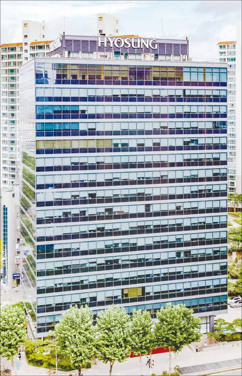 전력 인프라 호황을 누리는 효성중공업이 건설 부문 리스크로 고민이 커지는 모습이다. 사진은 서울 마포구 효성 사옥. (매경DB)