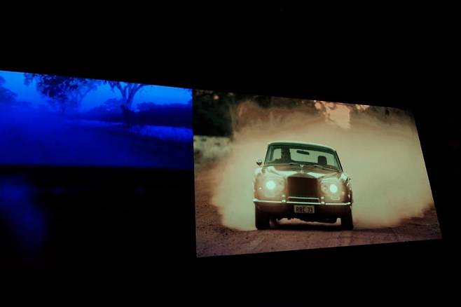 작품명: OA_RR(Original Aboriginal Reko Rennie) / Reko Rennie / 상세정보: 2016-17, 4K three channel digital video, PAL, stereo sound, 7 min, 47 seconds / 사진. ©조원진