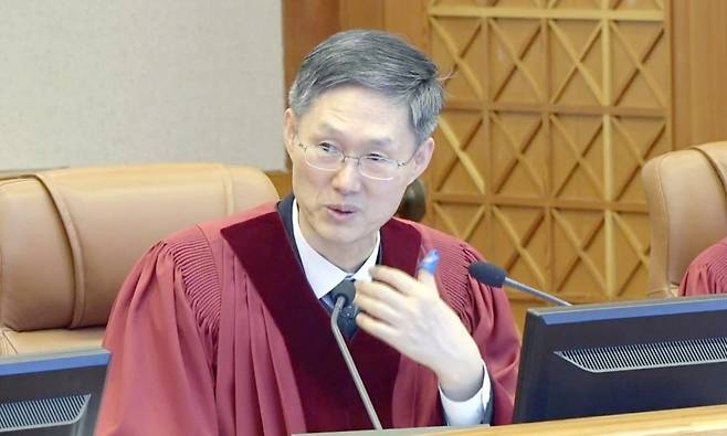 문형배 헌법재판소장 권한대행이 4일 서울 종로구 헌법재판소에서 열린 윤석열 대통령 탄핵심판 5차 변론을 진행하고 있다. (헌법재판소 제공) 사진=뉴스1