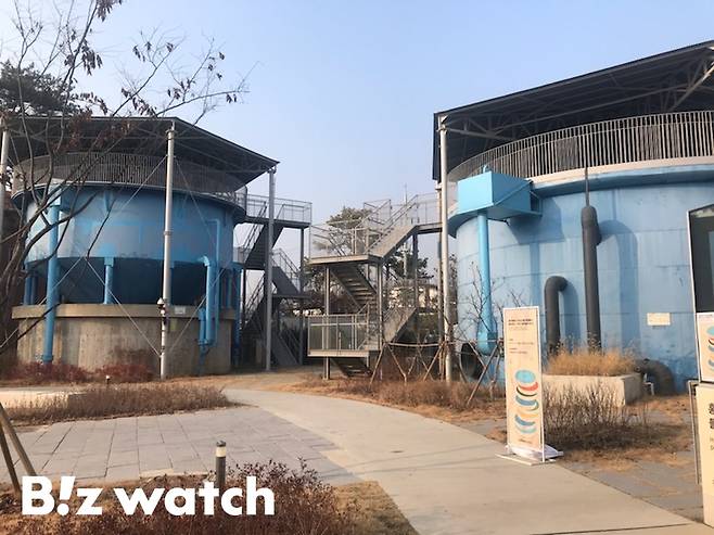 조치원 문화정원 내 보존된 침전기 및 여과기/사진=국토교통부 제공