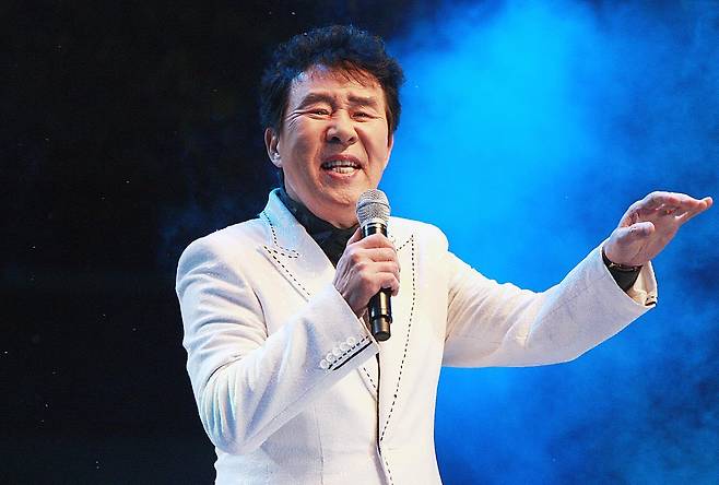 ‘국민 트로트 가수’ 송대관이 별세했다. 향년 78세. 송대관은 1967년 ‘인정 많은 아저씨’로 데뷔해 1975년 ‘해뜰날’이 히트하며 인기 가수로 도약했다. 이후 ‘네박자’, ‘유행가’, ‘차표 한장’ 등 많은 히트곡을 발표했다. (뉴스1 DB) 2025.2.7/뉴스1