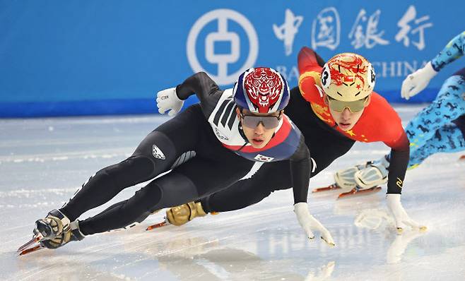 역주하는 박지원-린샤오쥔(사진=연합뉴스)