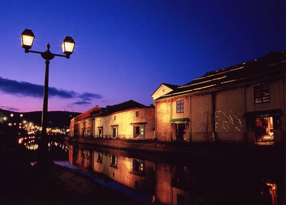 오타루 운하의 야경. 운하를 따라 식당과 미술관, 선물가게 등이 즐비하다. 오타루시 페이스북