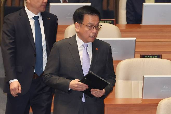 최상목 대통령 권한대행 경제부총리 겸 기획재정부 장관이 10일 서울 여의도 국회에서 열린 본회의에 참석하고 있다.(사진=연합뉴스)