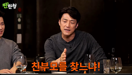 배우 지진희가 잘못된 혈액형 검사로 인해 어린 시절 출생의 비밀(?)을 의심했던 사연을 털어놨다.사진= 유튜브 채널 ‘짠한형 신동엽’