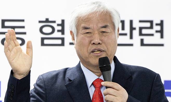 전광훈 사랑제일교회 목사가 5일 오전 서울 여의도 자유통일당 당사에서 기자회견을 열고 내란 선동 혐의 관련 입장을 말하고 있다. 뉴스1