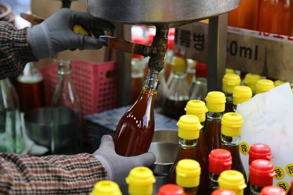 모란민속5일장은 매월 끝자리가 4, 9인 날에 열리고, 백년기름특화거리도 있다 / 한국관광공사