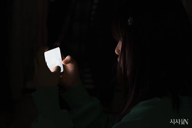 불면을 경험한 아이들 중 29.2%가 ‘미디어를 하느라’ 쉽게 잠에 들지 못했다고 응답했다. ⓒ시사IN 이명익