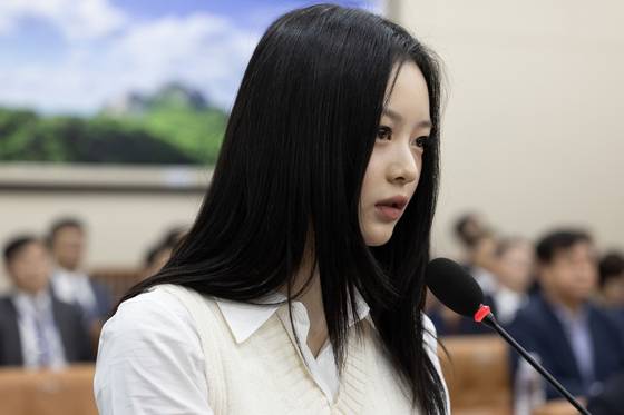 뉴진스 멤버 하니 팜이 지난해 10월 서울 여의도 국회에서 열린 환경노동위원회 국정감사에서 직장 내 괴롭힘 문제와 관련해 증언하고 있다. 〈사진=연합뉴스〉