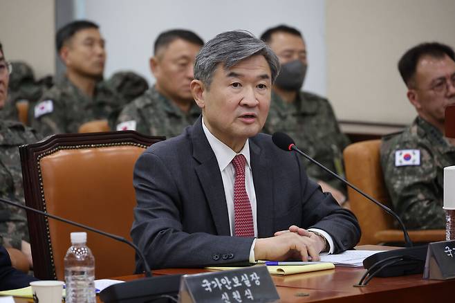 조태용 국가정보원장이 22일 서울 여의도 국회에서 열린 '윤석열 정부의 비상계엄 선포를 통한 내란 혐의 진상규명 국정조사 특별위원회' 1차 청문회에서 의원 질의에 답하고 있다. ⓒ 연합뉴스