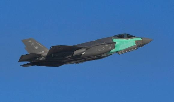최근 비행을 성공적으로 마친 F-35 프랑켄버드. 미 공군