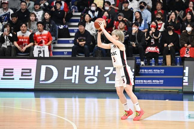 안혜지가 슛을 시도하고 있다. /사진=WKBL 제공