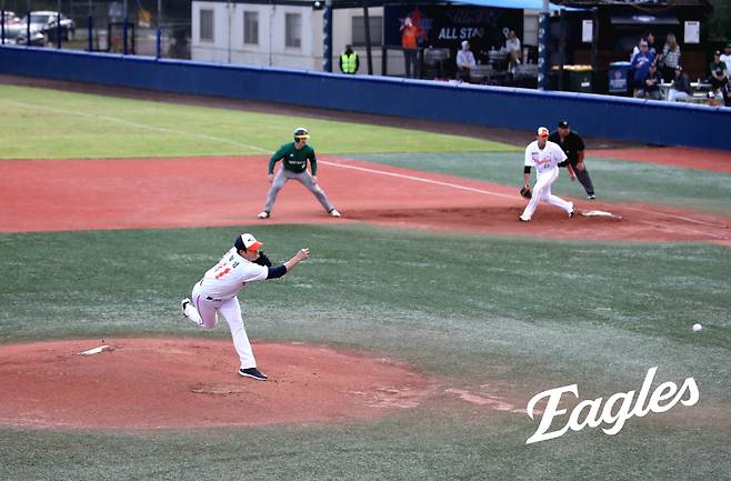 김경문 감독이 이끄는 한화 이글스는 14일 호주 멜버른의 멜버른 볼파크에서 호 주 대표팀과의 연습경기를 가졌다. 이번 스프링캠프 첫 실전경기. 이날 한화는 호주 대표팀을 상대로 4회말 0-5 상황에서 경기를 끝냈다. 한화 이글스