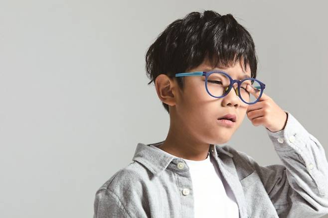 피곤하거나 눈을 비벼 자극을 가하면 눈이 빨개진다. 게티이미지뱅크 제공