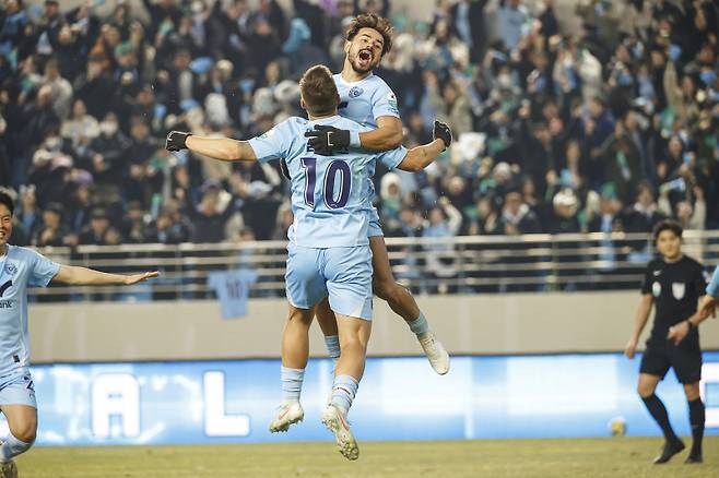 세징야가 16일 오후 4시30분 대구iM뱅크PARK에서 열린 ‘하나은행 K리그1 2025’ 1라운드 홈 개막전에서 골을 넣은 뒤 기뻐하고 있다. 대구FC 제공