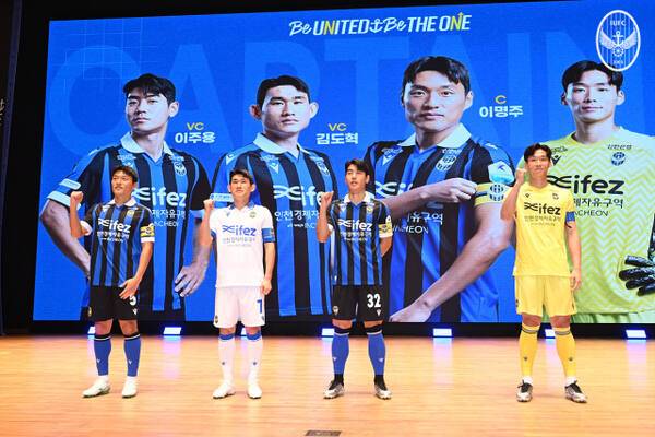 16일 인천 연수구 IGC 글로벌캠퍼스에서 열린 ‘2025시즌 인천유나이티드 출정식’에서 주장 이명주 등이 올 시즌의 각오를 전하고 있다. 인천유나이티드 제공