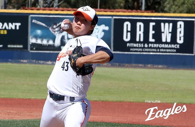 ▲ 아직 시즌 개막까지 한참이 남아있음에도 불구하고 최고 155km의 위력적인 투구를 하며 가능성을 보여준 정우주 ⓒ한화이글스