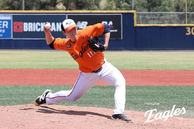 ▲ 육성 선수 신분으로 1군 캠프에 와 코칭스태프에 눈도장을 찍는 동화 같은 스토리를 만들어가고 있는 한화 박부성 ⓒ한화이글스