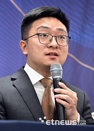 지난해 5월 열린 해외 온라인 플랫폼 자율 제품안전 협약식에서 레이 장 알리익스프레스 코리아 대표가 인사말을 하고 있다. 〈사진=이동근기자 foto@etnews.com〉