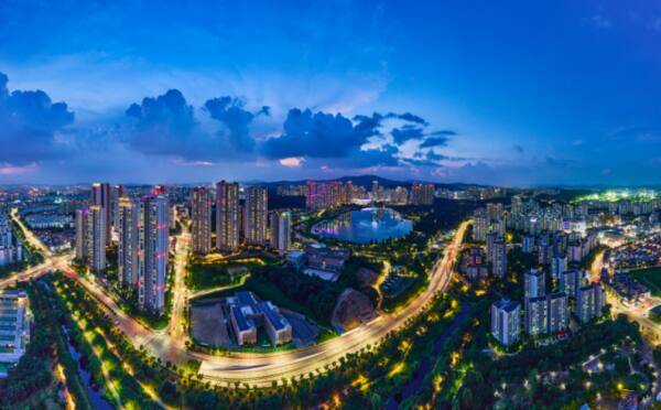 광교 야간 전경. 경기도 제공