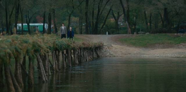 ▲ 영월 주천면 섶다리에서 촬영한 드라마 ‘모텔 캘리포니아’ 스틸컷. 영월군 제공