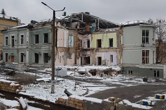 지난해 7월 러시아의 미사일 공격으로 폐허가 된 키이우 어린이 병원(Okhmatdyt)의 모습. 사진 장예지 특파원