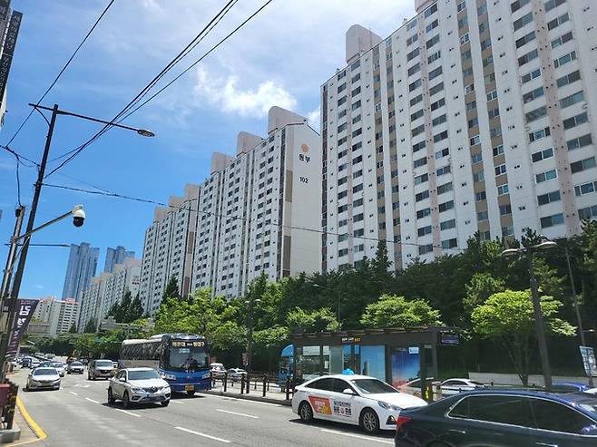 부산의 한 대단지 아파트 전경. 양다훈 기자