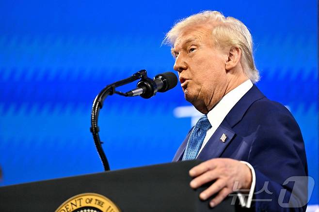 도널드 트럼프 미국 대통령이 19일(현지시간) 사우디아라비아 국부펀드 주최로 플로리다주 마이애미 비치에서 열린 '미래 투자 이니셔티브 프라이오리티 서밋'에 참석해 “관세 부과는 이미 놀라운 결과로 나타나고 있다” 고 밝히고 있다. 2025.02.20 ⓒ AFP=뉴스1 ⓒ News1 우동명 기자