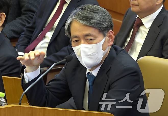 조지호 경찰청장이 20일 서울 종로구 헌법재판소 대심판정에서 열린 윤석열 대통령 탄핵심판 10차 변론에서 증인으로 출석해 발언하고 있다. (헌법재판소 제공. 재판매 및 DB 금지) 2025.2.20/뉴스1