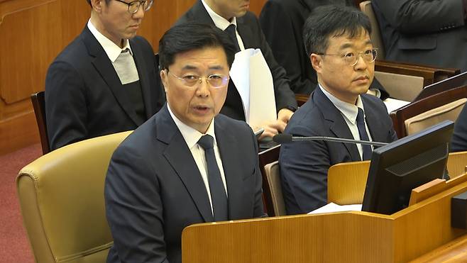 홍장원 전 국정원 1차장이 20일 서울 종로구 헌법재판소에서 열린 윤석열 대통령 탄핵심판 10차 변론에 증인으로 출석해 발언하고 있다. 헌법재판소 제공