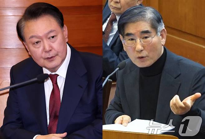 윤석열 대통령(왼쪽)과 김용현 전 국방부 장관이 23일 오후 서울 종로구 헌법재판소에서 열린 탄핵심판 4차 변론기일에 출석해 있다. (사진공동취재단/헌재 제공)2025.1.23/뉴스1 ⓒ News1 사진공동취재단