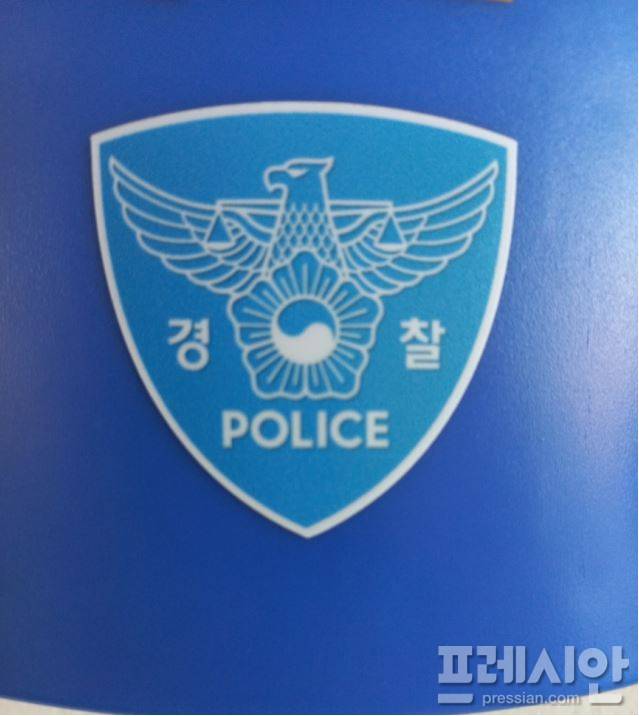 ▲충남 공주시 정안면 천안논산고속도로 논산방향 정우터널 내에서 발생한 화물차와 탱크로리 간 사고로 화물차 운전자가 숨지는 사고가 발생했다. ⓒ프레시안DB