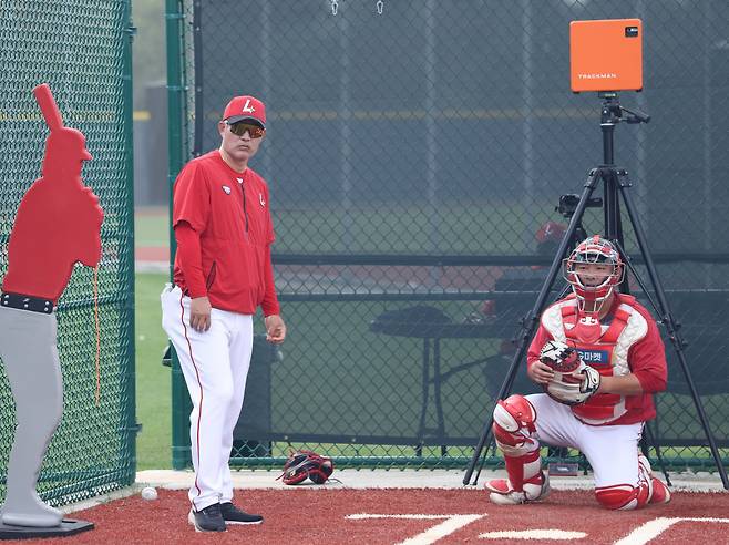 이숭용(왼쪽) SSG 랜더스 감독. /사진=SSG 랜더스 제공