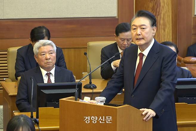 윤석열 대통령이 25일 서울 종로구 헌법재판소에서 열린 자신의 탄핵심판 최종변론에서 최후진술을 하고 있다. 헌법재판소 제공